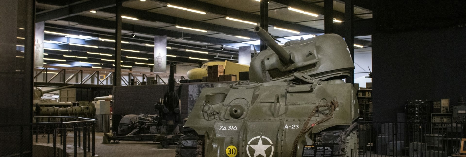 oorlogsmuseum - Sammlung Militärfahrzeuge