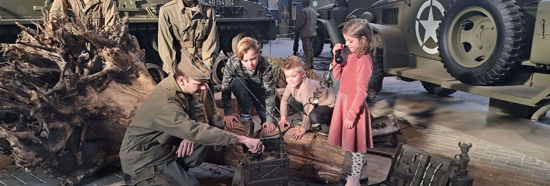 oorlogsmuseum - Lebendige Darstellungen